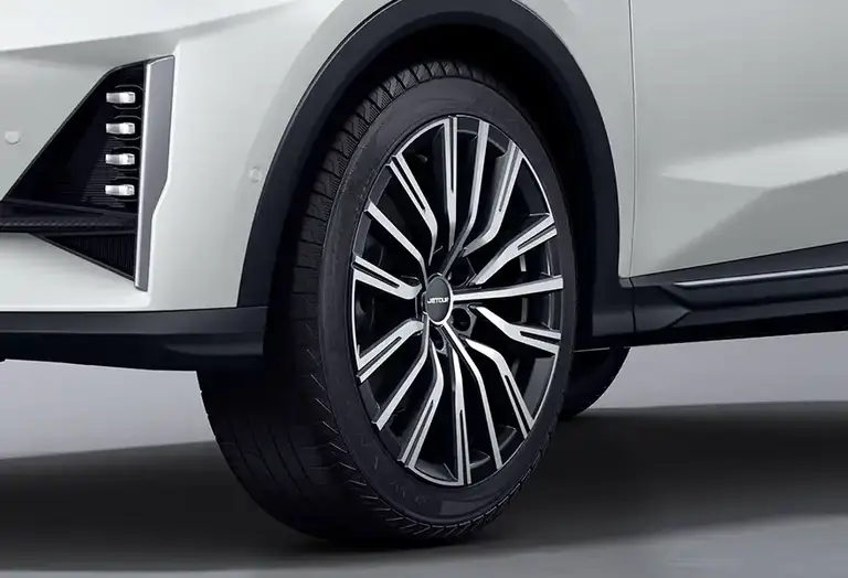 JETOUR X70-PLUS — Спортивный стиль, динамичный силуэт